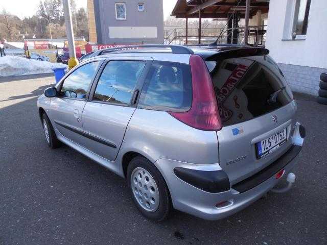 Peugeot 206 kombi 50kW nafta 200403