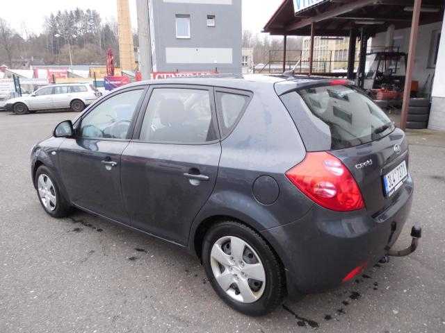 Kia Ceed hatchback 80kW benzin 200903