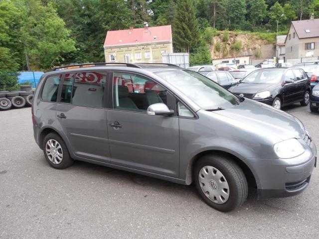 Volkswagen Touran kombi 77kW nafta 200505