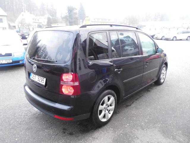 Volkswagen Touran kombi 77kW nafta 200709