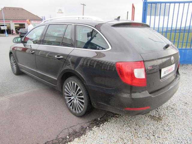 Škoda Superb kombi 125kW nafta 2012