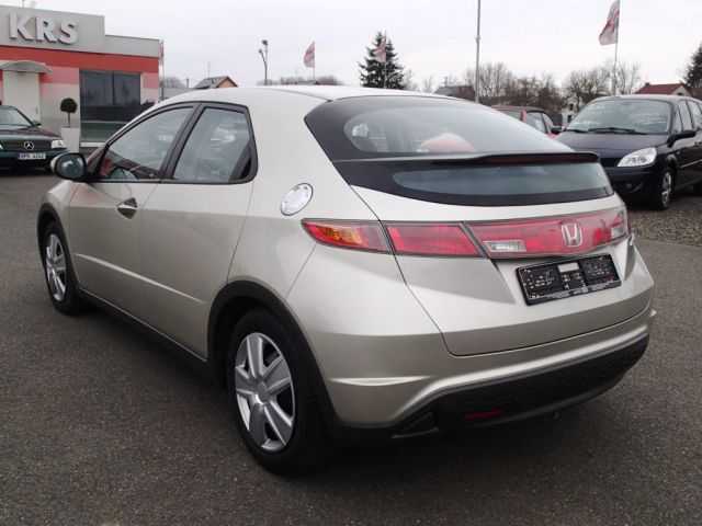 Honda Civic hatchback 61kW benzin 200601