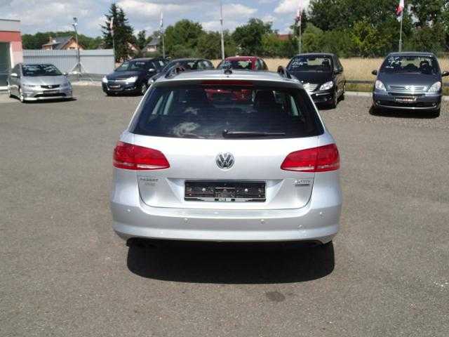 Volkswagen Passat kombi 103kW nafta 201203