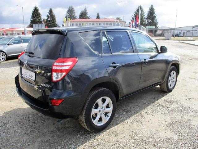 Toyota RAV4 SUV 110kW nafta 201203