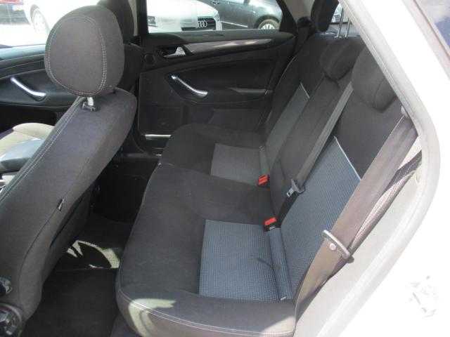 Ford Mondeo kombi 103kW nafta 201307