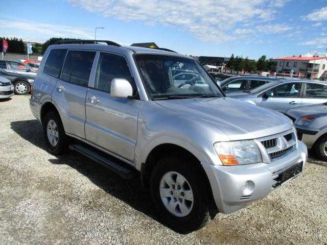 Mitsubishi Pajero SUV 118kW nafta 200406