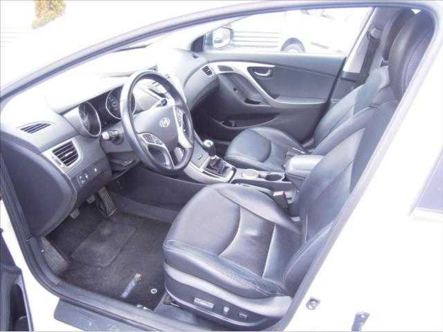 Hyundai Elantra sedan 97kW benzin 201312