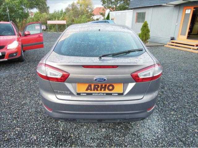 Ford Mondeo liftback 103kW nafta 201204