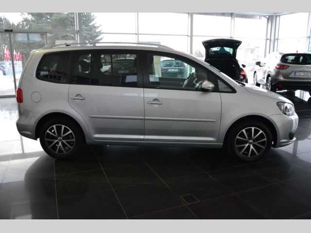 Volkswagen Touran MPV 77kW nafta 201407