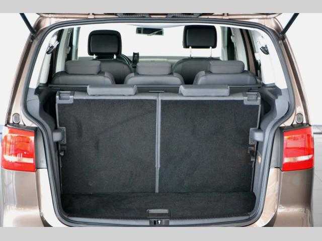 Volkswagen Touran MPV 77kW nafta 201404