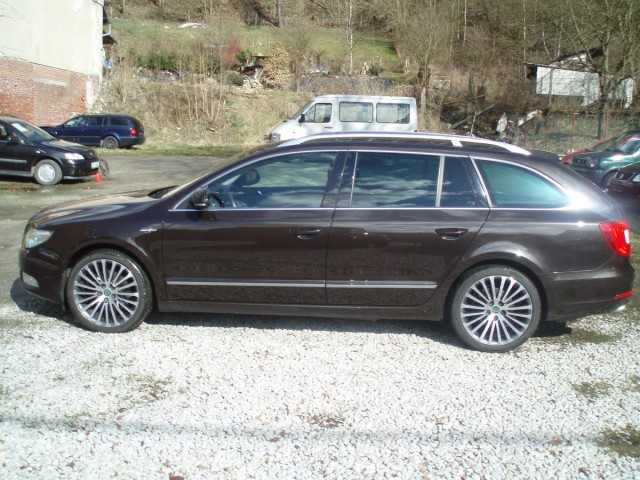 Škoda Superb kombi 125kW nafta 2012