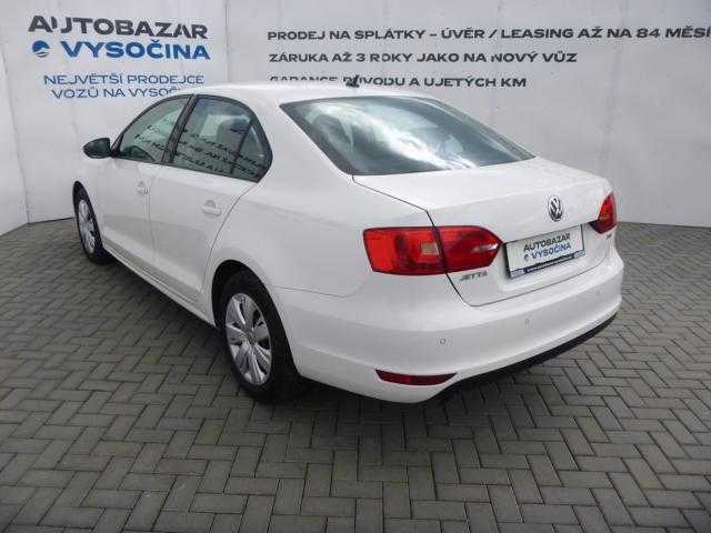 Volkswagen Jetta sedan 77kW nafta 201202