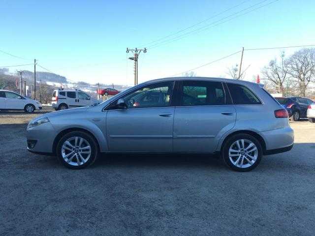 Fiat Croma kombi 110kW nafta 201010