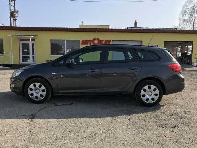 Opel Astra kombi 103kW benzin 201206