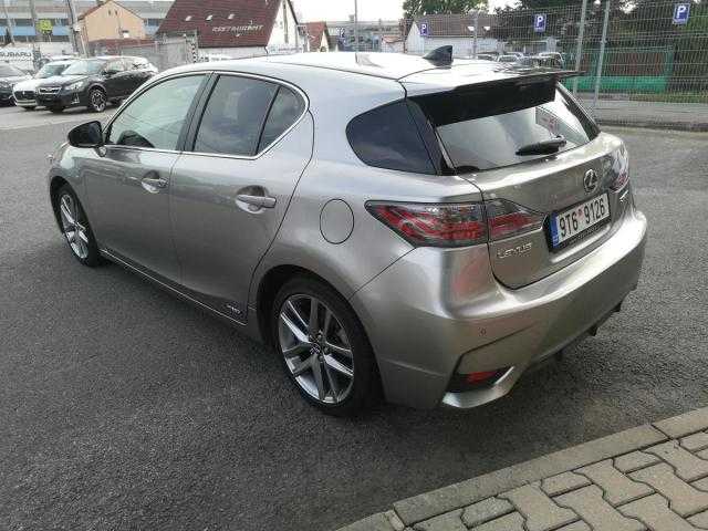 Lexus CT 200h hatchback 73kW hybridní 201510