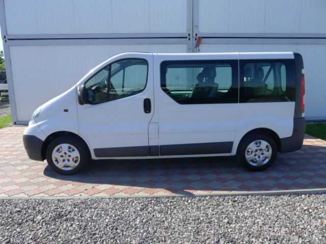 Opel Vivaro minibus 107kW nafta 201109