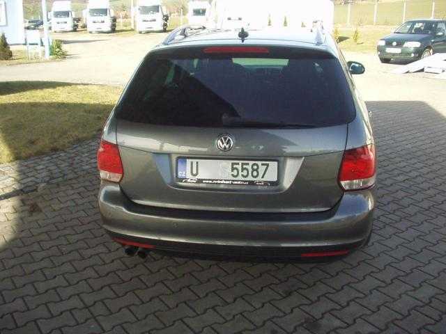 Volkswagen Golf kombi 103kW nafta 2011