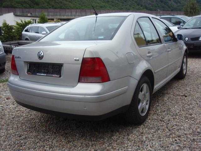 Volkswagen Bora limuzína 74kW benzin 2000