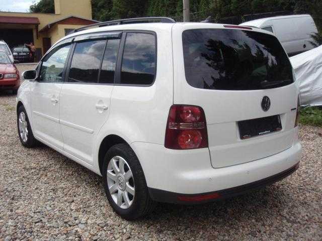 Volkswagen Touran MPV 77kW nafta 2009