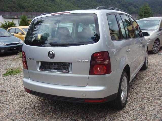 Volkswagen Touran MPV 103kW nafta 2008