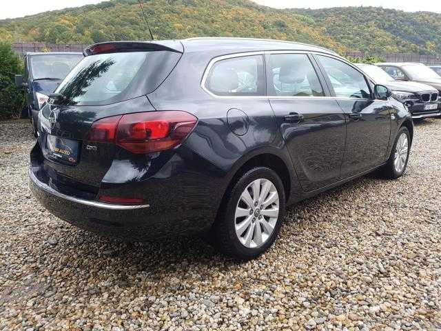 Opel Astra kombi 121kW nafta 2014