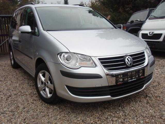 Volkswagen Touran MPV 77kW nafta 2009