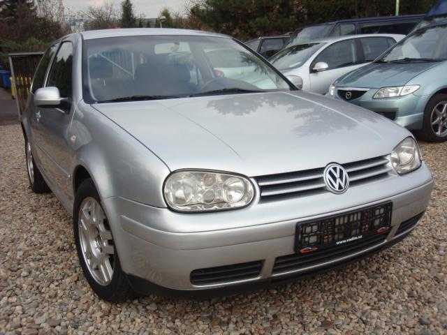 Volkswagen Golf hatchback 74kW nafta 2002