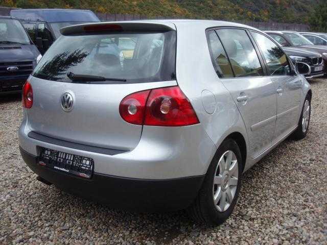 Volkswagen Golf hatchback 103kW nafta 2005