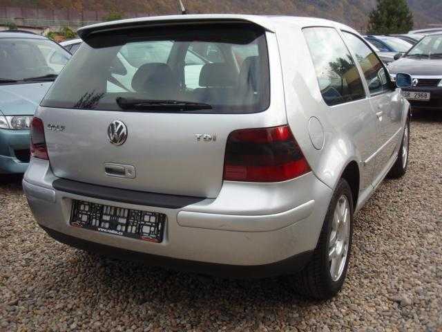 Volkswagen Golf hatchback 74kW nafta 2002