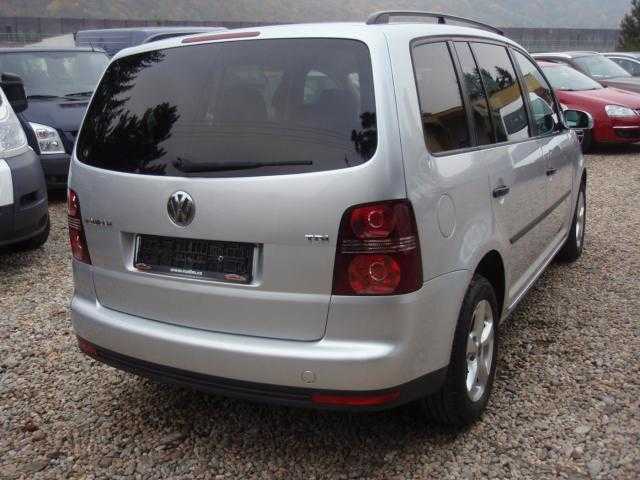 Volkswagen Touran MPV 77kW nafta 2009