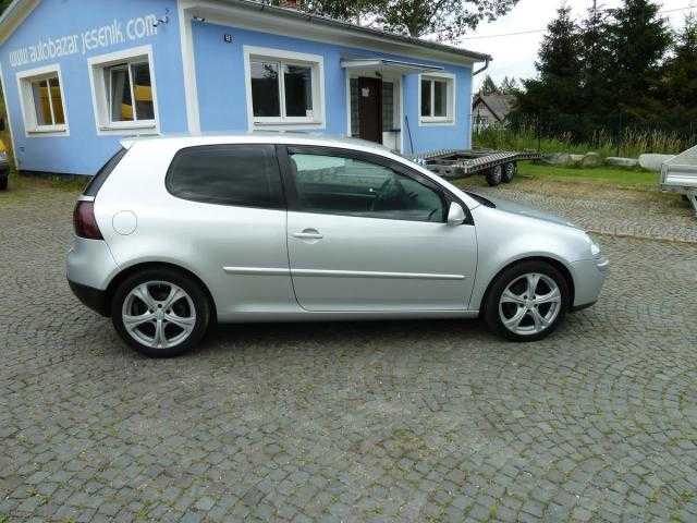 Volkswagen Golf hatchback 77kW nafta 200409