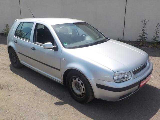 Volkswagen Golf hatchback 74kW nafta 2003