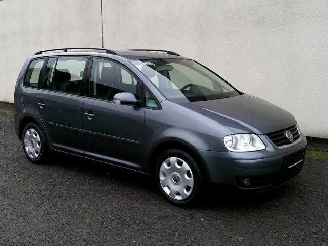 Volkswagen Touran MPV 74kW nafta 2004