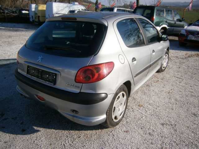 Peugeot 206 sedan 50kW nafta 2004