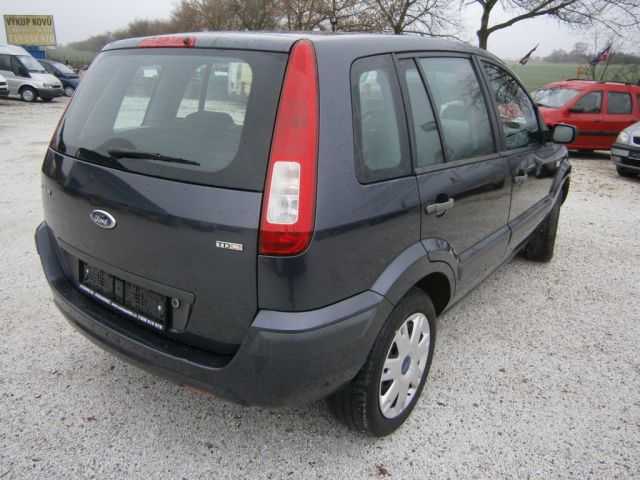 Ford Fusion MPV 50kW nafta 2006