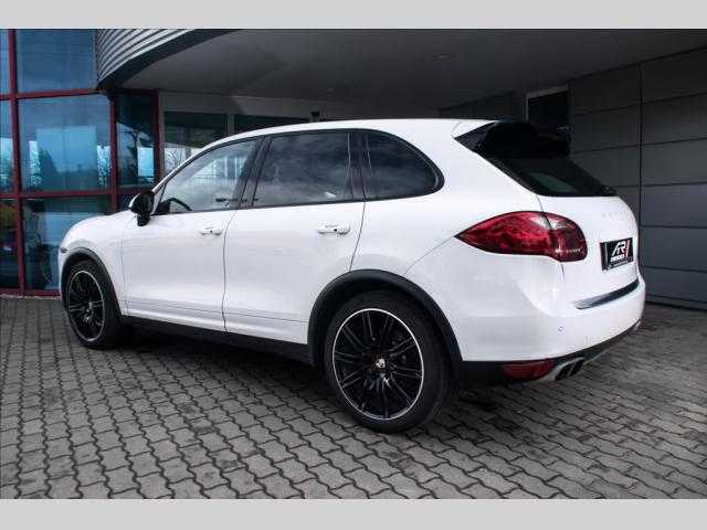 Porsche Cayenne SUV 180kW nafta 201205