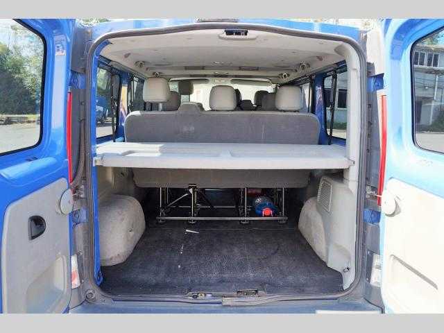 Opel Vivaro minibus 84kW nafta 2011