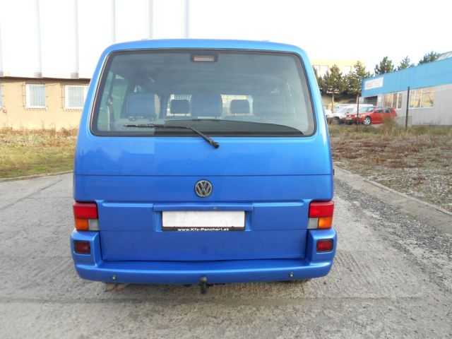 Volkswagen Multivan kombi 75kW nafta 200011