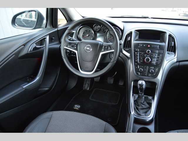 Opel Astra kombi 81kW nafta 201307