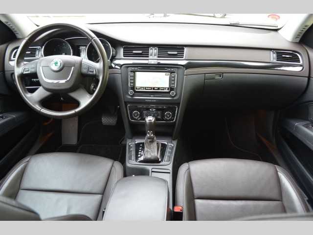 Škoda Superb kombi 191kW benzin 201211