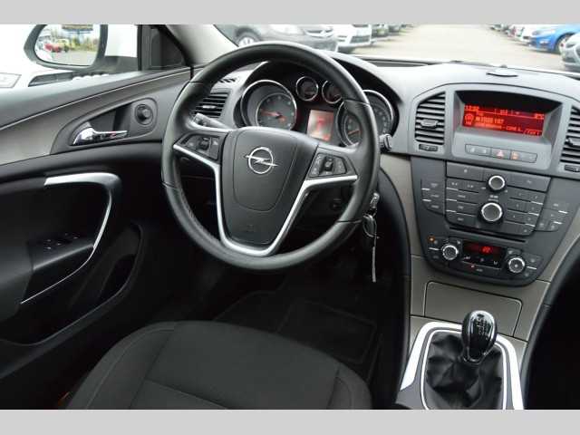 Opel Insignia kombi 96kW nafta 201108