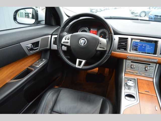 Jaguar XF sedan 202kW nafta 201105