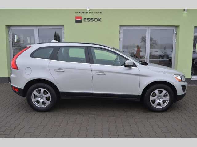 Volvo XC60 SUV 120kW nafta 201204