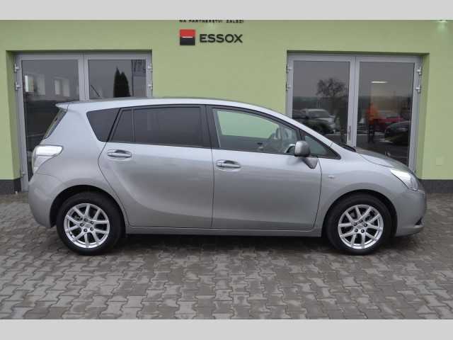 Toyota Verso MPV 93kW nafta 201109