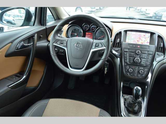 Opel Astra kombi 121kW nafta 201209