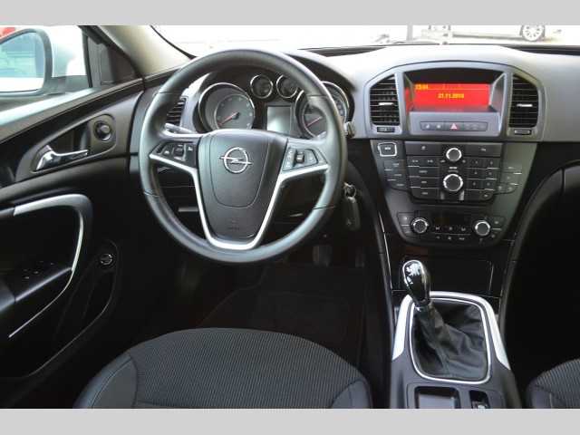 Opel Insignia kombi 96kW nafta 201207