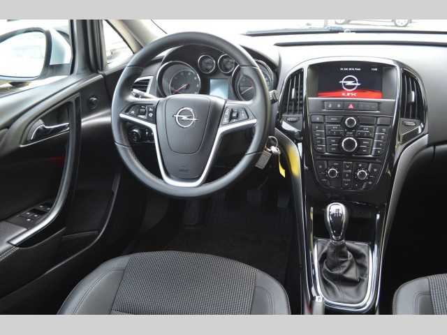 Opel Astra kombi 81kW nafta 201506