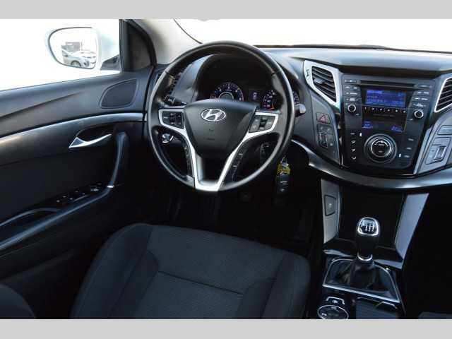 Hyundai i40 kombi 100kW nafta 201206