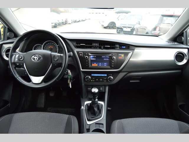 Toyota Auris kombi 66kW nafta 201403