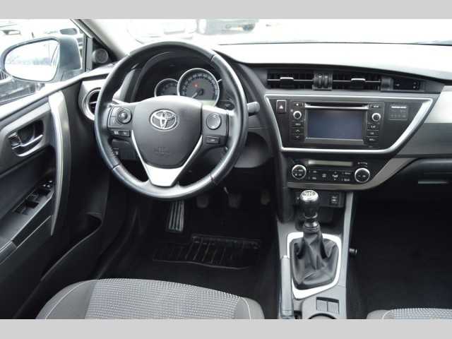 Toyota Auris kombi 66kW nafta 201403